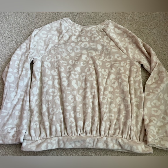 Cat & Jack Cream Leopard Patterned Super Soft Top - Picture 5 of 5